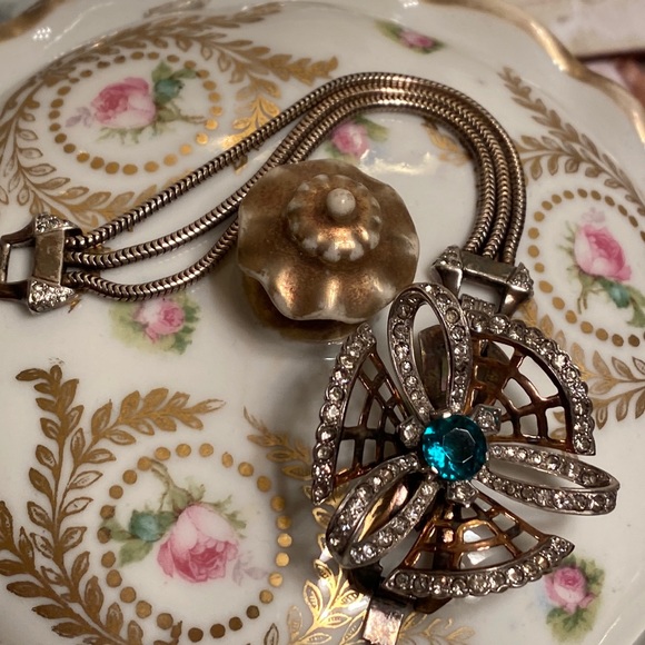 Sterling Mazer bracelet w/green rhinestone in center of flower 6 3/4” Vintage - Picture 4 of 17